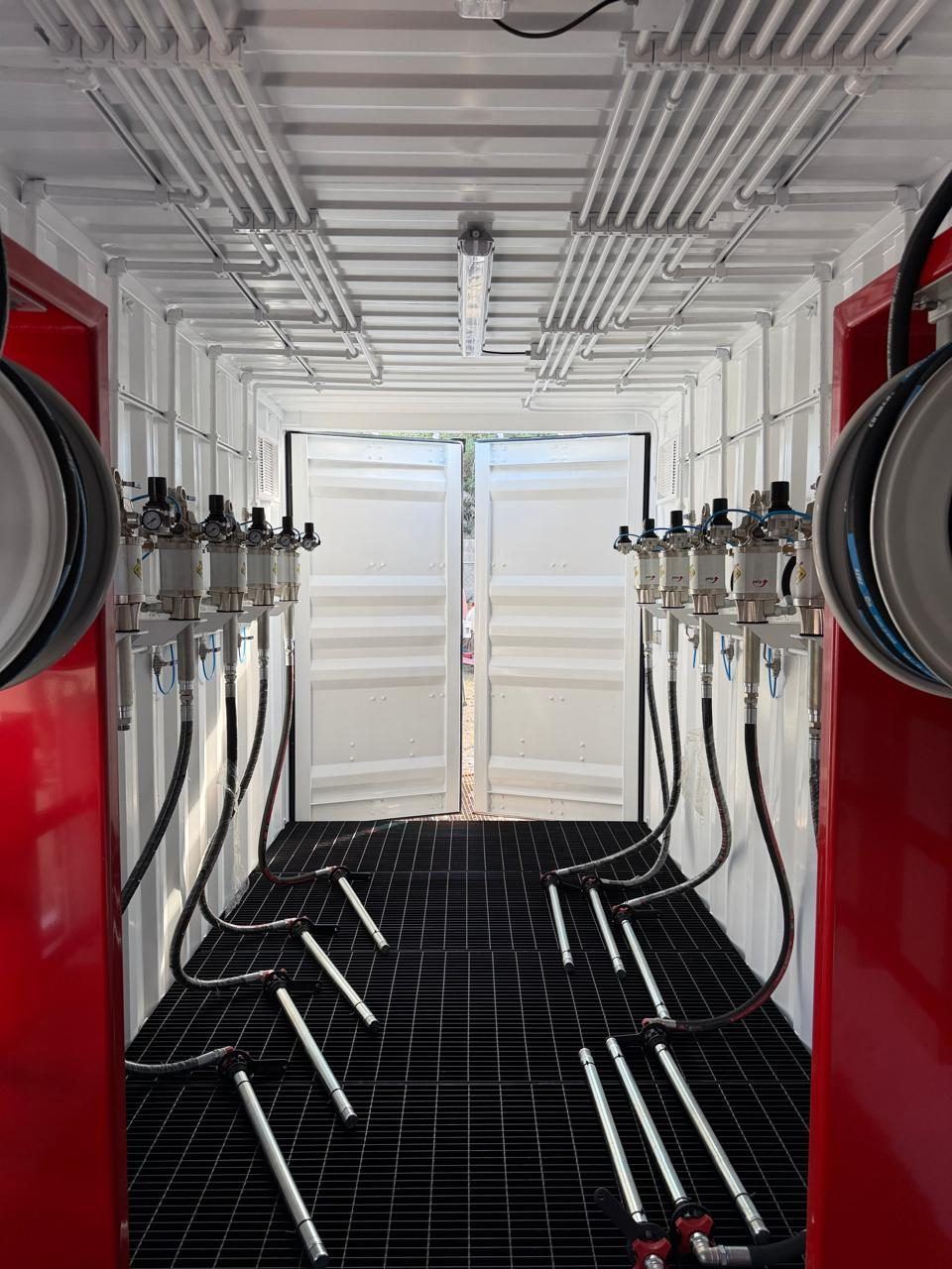 Interior equipado de una lubricantera contenerizada